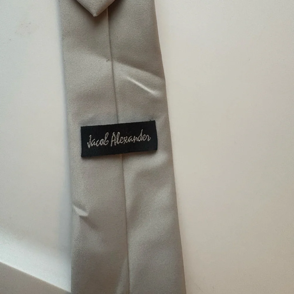 Boys Silver 14” pre-tied zipper tie